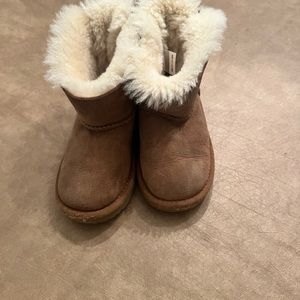Toddler girls Ugg Bailey button boots size 9